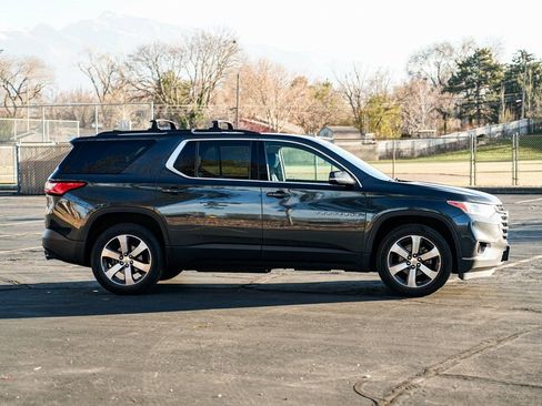 Used 2019 Chevrolet Traverse LT w/ LT Premium Package image 4