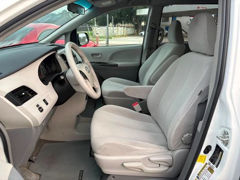 Used 2012 Toyota Sienna LE FWD image 9