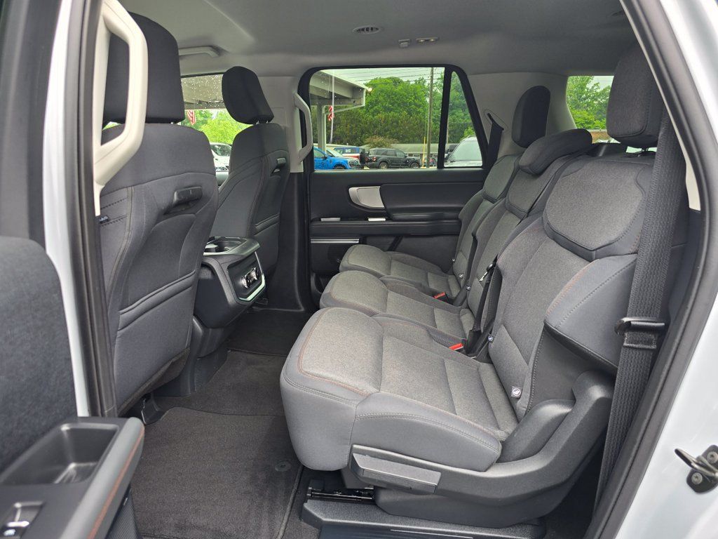 Used 2025 Ford Expedition Max Active RWD image 11