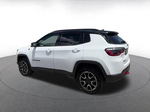 Used 2025 Jeep Compass Trailhawk AWD/4WD image 10