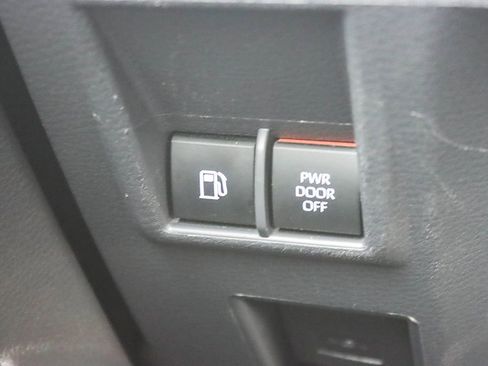 Used 2023 Toyota Sienna LE image 53