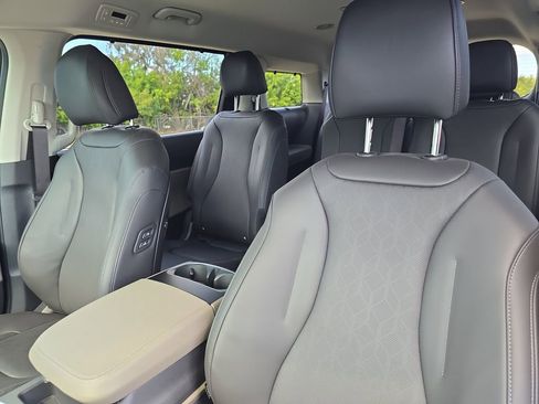 New 2026 Kia Carnival EX FWD image 23