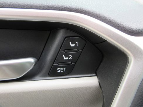 Used 2023 Toyota RAV4 XLE Premium image 28