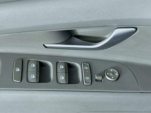 Used 2025 Hyundai Elantra SEL image 23