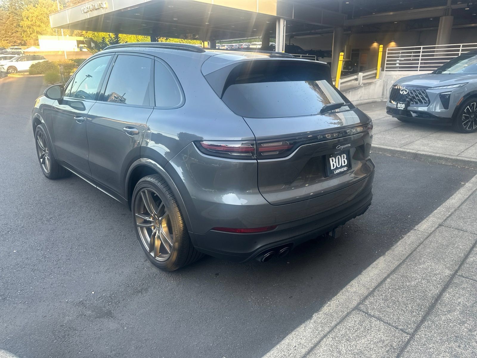 Used 2023 Porsche Cayenne AWD/4WD image 3