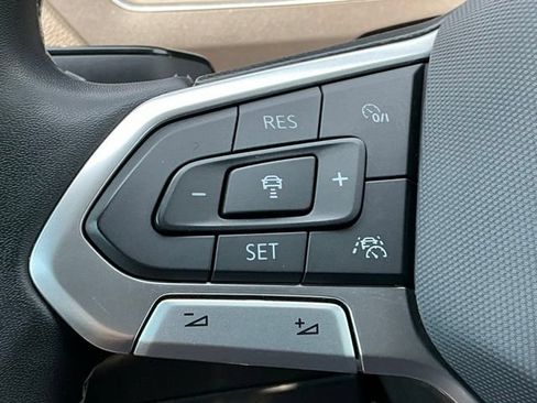 Certified 2023 Volkswagen Tiguan SE FWD image 28
