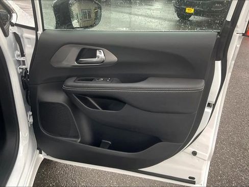 New 2026 Chrysler Pacifica Select image 23