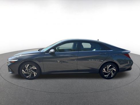 Used 2025 Hyundai Elantra SEL FWD image 4