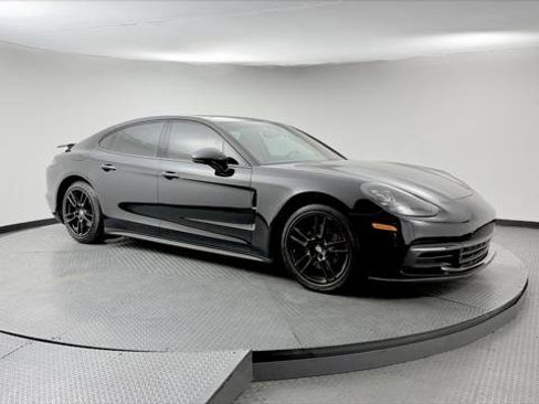 Used 2017 Porsche Panamera RWD image 11