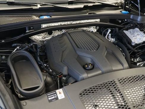 New 2026 Porsche Macan image 14