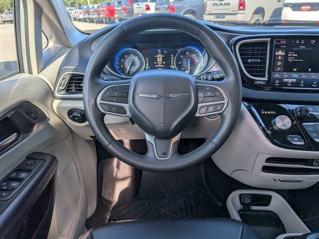 Used 2023 Chrysler Pacifica Touring-L FWD image 18