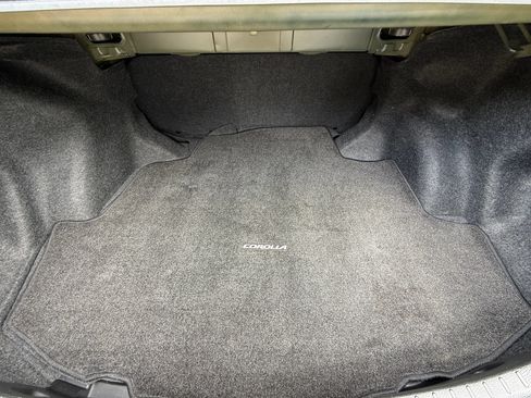 Used 2019 Toyota Corolla SE w/ Carpet Mat Package (TMS) FWD image 24