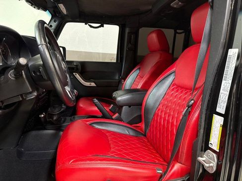 Used 2015 Jeep Wrangler Unlimited Rubicon image 14