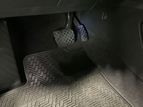 Used 2021 Volkswagen Atlas SEL Premium image 38