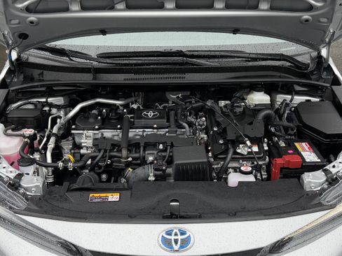 Certified 2025 Toyota Corolla SE image 33