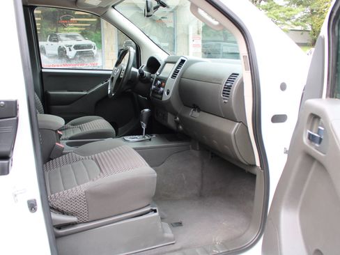 Used 2021 Nissan Frontier SV RWD image 14