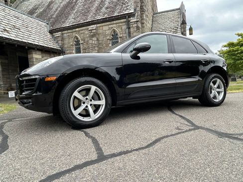 Used 2018 Porsche Macan AWD/4WD image 2