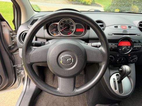 Used 2013 MAZDA MAZDA2 Sport FWD image 12