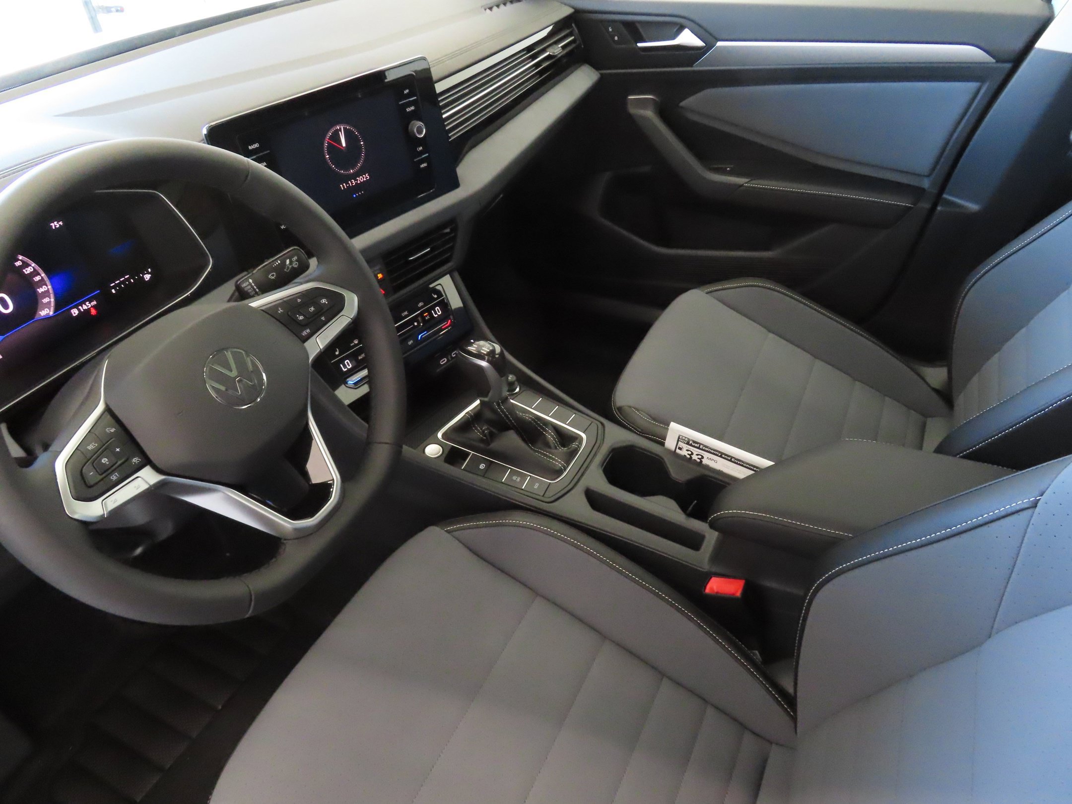 Used 2026 Volkswagen Jetta SE FWD image 21