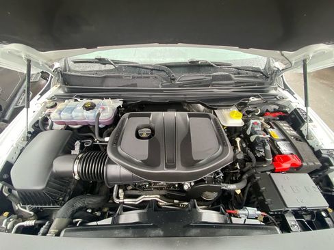 Used 2025 RAM 1500 Laramie AWD/4WD image 36