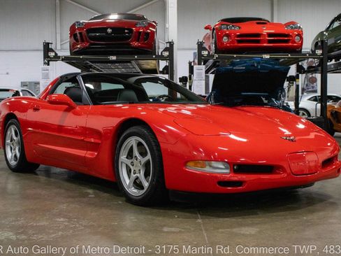 Used 2000 Chevrolet Corvette Coupe image 11