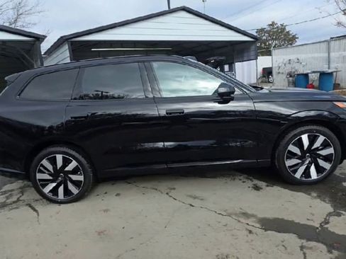 New 2025 Volvo EX90 Ultra w/ Protection Package Premier image 9