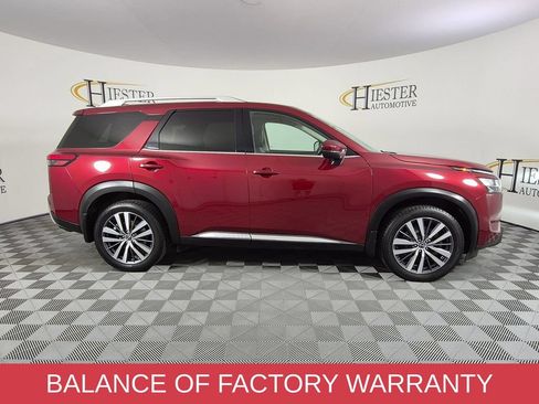Used 2022 Nissan Pathfinder Platinum AWD/4WD image 3
