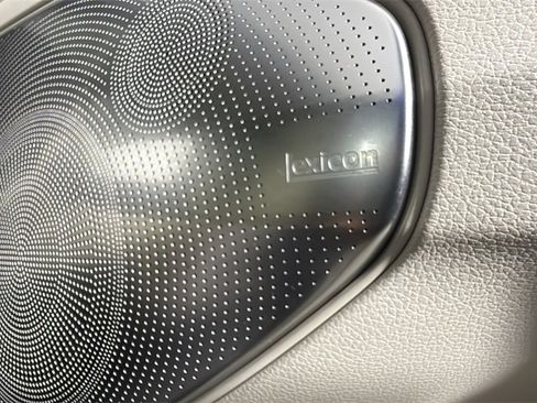 Used 2018 Genesis G90 3.3T Premium image 38