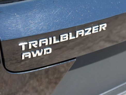 Used 2025 Chevrolet TrailBlazer LT AWD/4WD image 8
