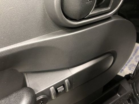 Used 2010 Jeep Wrangler Unlimited Sahara image 12