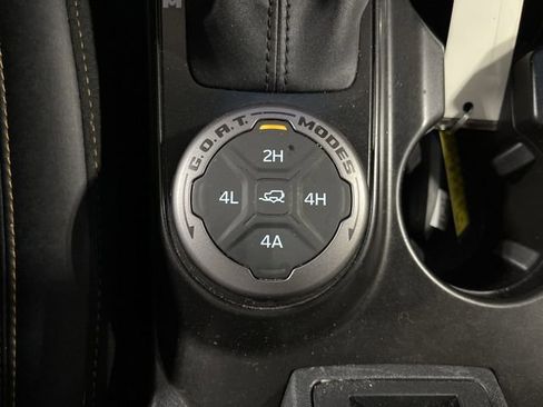 Used 2023 Ford Bronco Badlands image 33