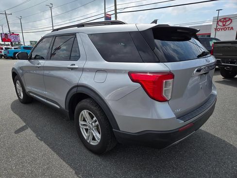 Used 2021 Ford Explorer XLT w/ Equipment Group 202A AWD/4WD image 7