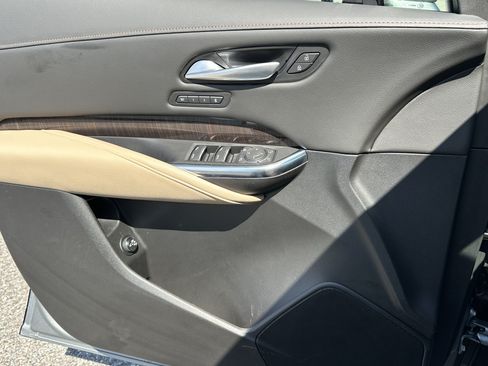 Used 2025 Cadillac XT4 Premium Luxury w/ Cold Weather Package FWD image 25