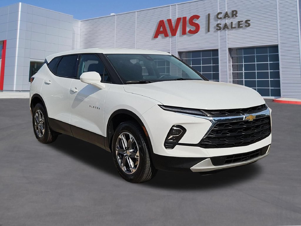 Used 2025 Chevrolet Blazer LT FWD image 3
