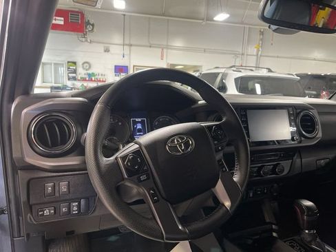 Used 2022 Toyota Tacoma TRD Sport w/ TRD Premium Sport Package AWD/4WD image 15