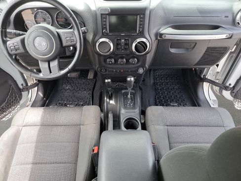 Used 2012 Jeep Wrangler Unlimited Sahara w/ Dual Top Group AWD/4WD image 9