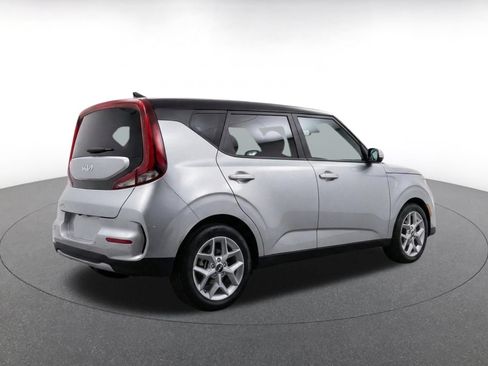 Used 2025 Kia Soul LX w/ LX Technology Package FWD image 8