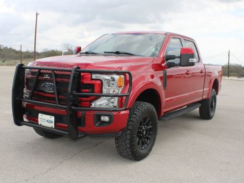 Certified 2022 Ford F250 Lariat w/ Tremor Off-Road Package image 4