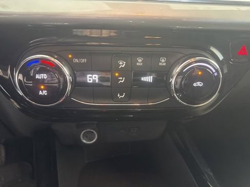 Used 2024 Chevrolet Trax LT image 15