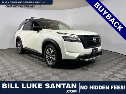 Used 2023 Nissan Pathfinder SL w/ Black Appearance Package
