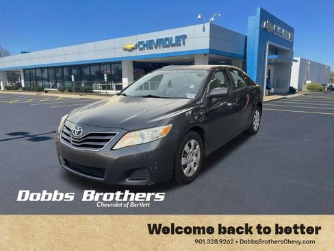 Used 2010 Toyota Camry LE FWD image 3