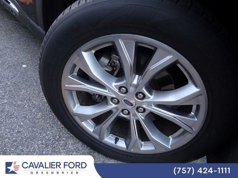 Used 2021 Ford Explorer XLT w/ Equipment Group 202A RWD image 13