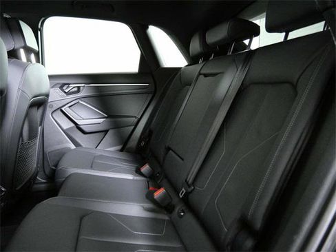 Certified 2025 Audi Q3 2.0T Premium w/ Convenience Package image 15