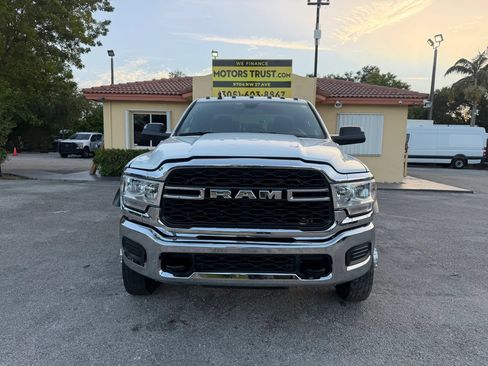 Used 2022 RAM 5500 4x4 Crew Cab w/ Chrome Appearance Group image 8