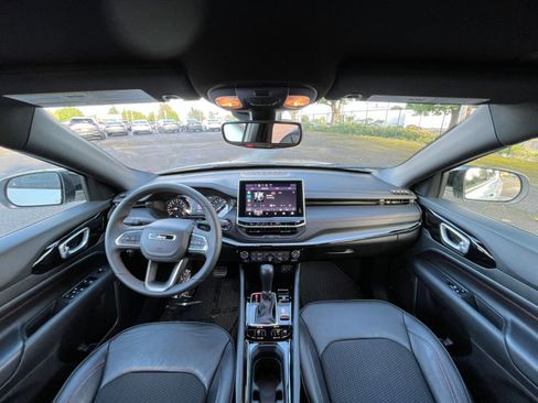 Used 2025 Jeep Compass Trailhawk image 34