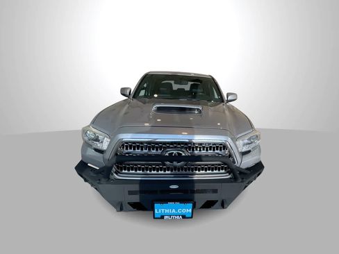 Used 2016 Toyota Tacoma TRD Sport w/ Premium & Technology Package AWD/4WD image 3