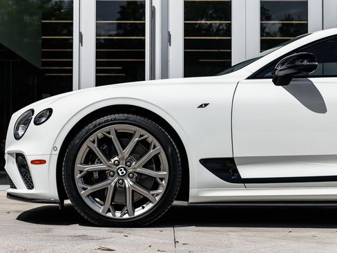 Used 2024 Bentley Continental GT V8 image 17