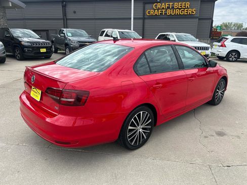 Used 2016 Volkswagen Jetta Sport FWD image 3