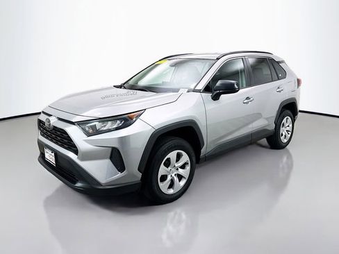 Used 2021 Toyota RAV4 LE image 3