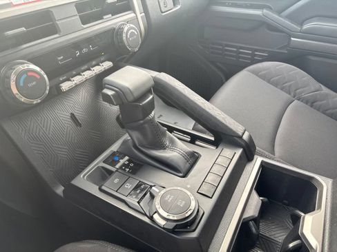 Used 2025 Toyota Tacoma SR5 AWD/4WD image 15